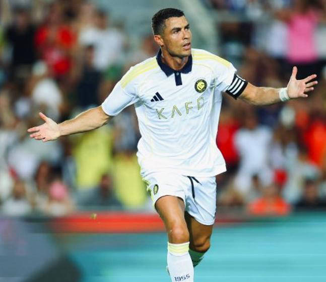 多特蒙德碾压加拿大，C罗完成帽子戏法