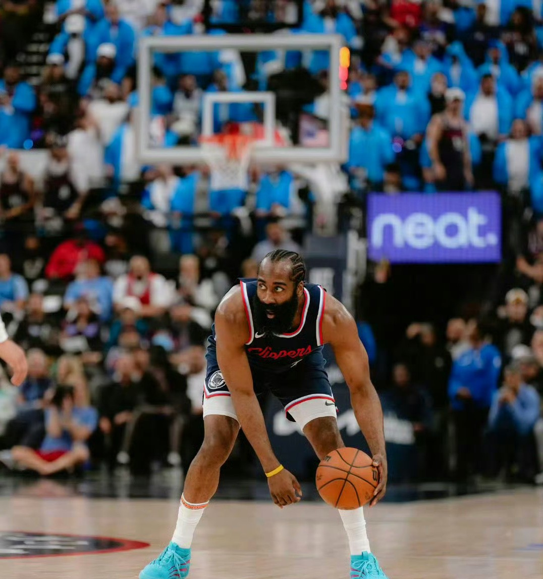 江苏队轻取公牛，哈登带队取胜