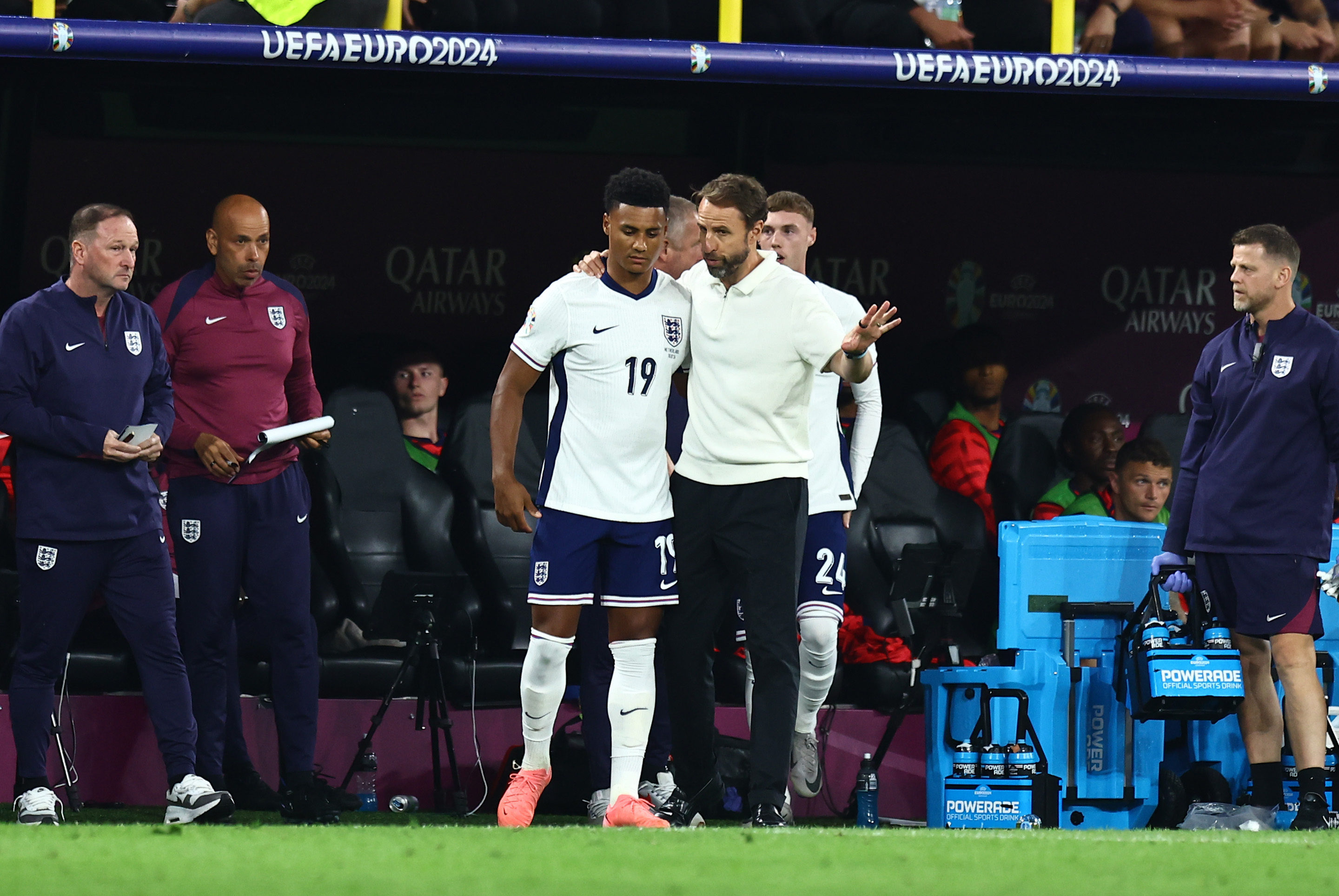 年终总决赛鏖战拉沃尔杯，西西帕斯状态火热