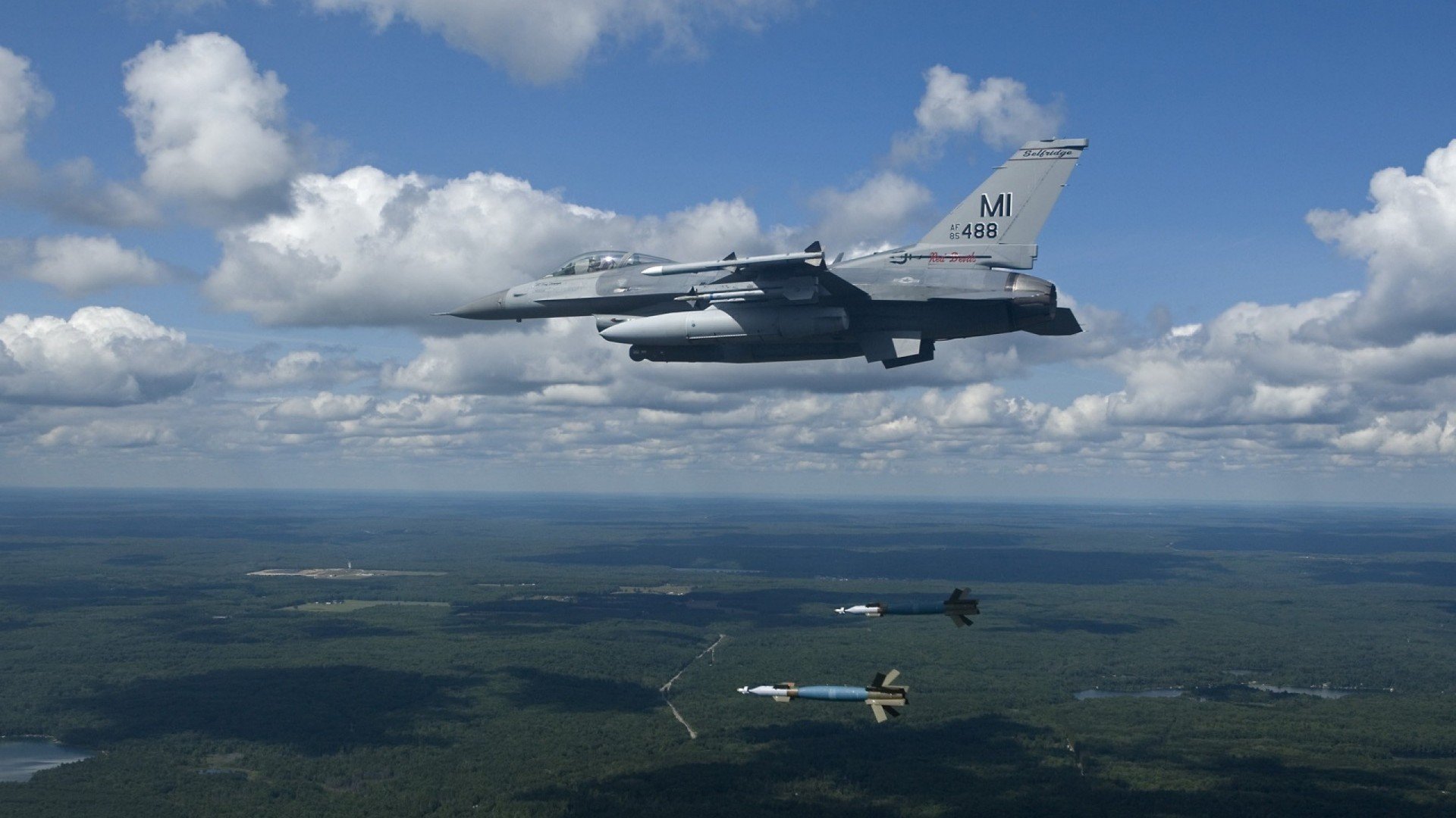 欧洲足坛一夜变天，尤文冲垮曼城霸权，戈麦斯德甲独舞定乾坤